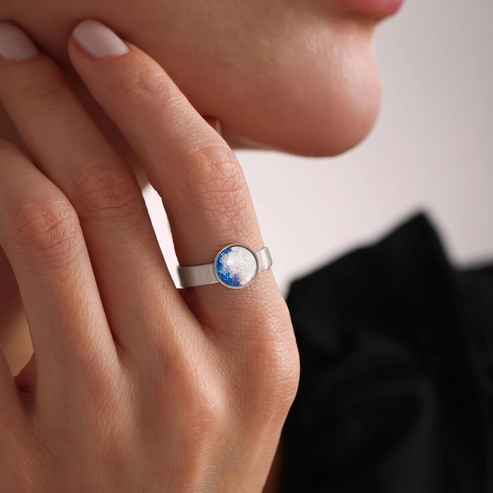 Model wearing Dar Suad stainless steel ring featuring one-of-a-kind original artwork in blue and white.